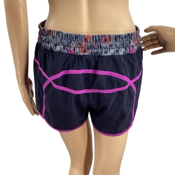 Lululemon Tracker Short III 4-Way Stretch Size 10 Navy Purple Floral - Picture 4 of 6